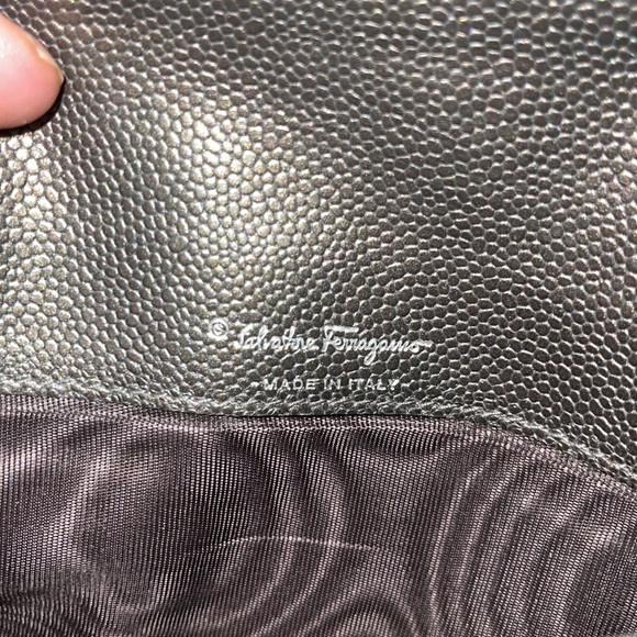 Salvatore Ferragamo wallet excellent Condition color is gun metal with silver - Picture 7 of 7